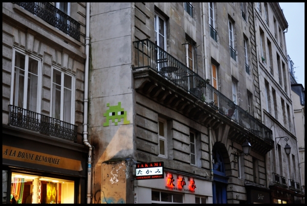 tags Art Le Marais Paris Space Invader Stencil Art Stencil graffiti 